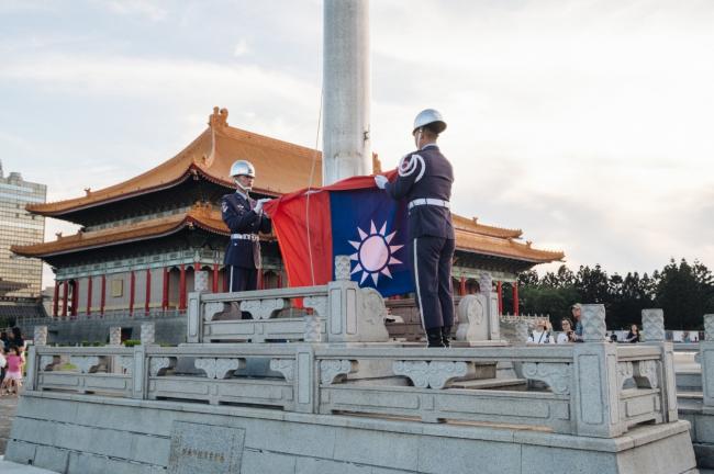 点击图片看原样大小图片