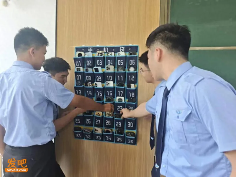 点击图片看原样大小图片