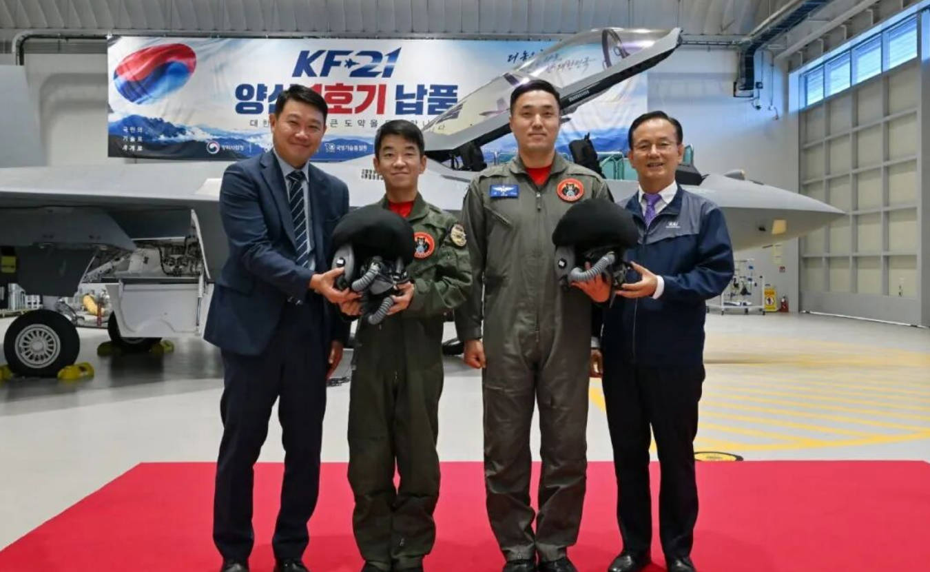 韩国“五代风味机”KF-21首架量产机交付