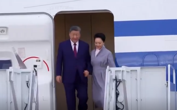 习近平下机视频再引关注
