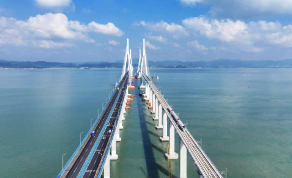 国内首条跨海市域（郊）铁路开通运营