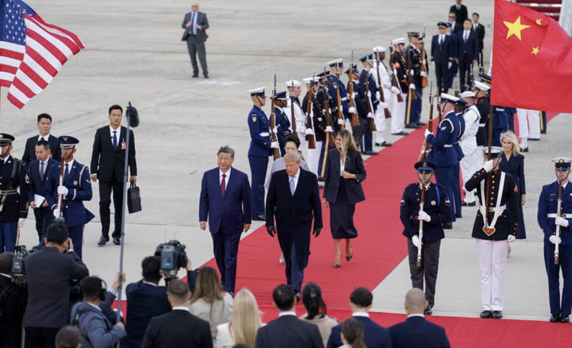 川普大排场迎接习近平，多名国会议员抨击