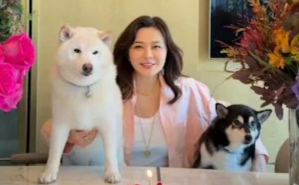关之琳喜迎64岁生日