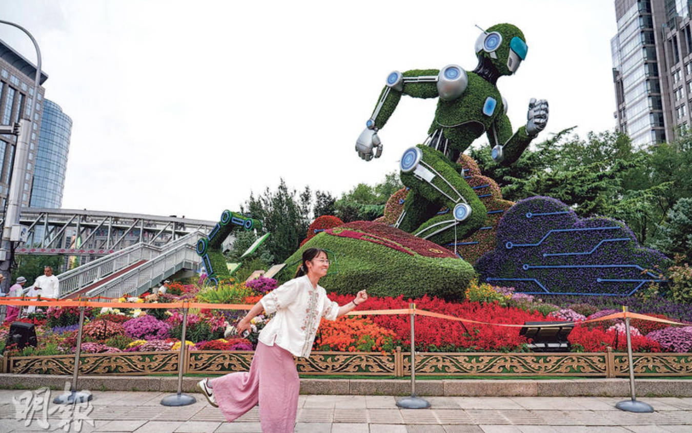 北京长安街沿线，出现10组立体花坛