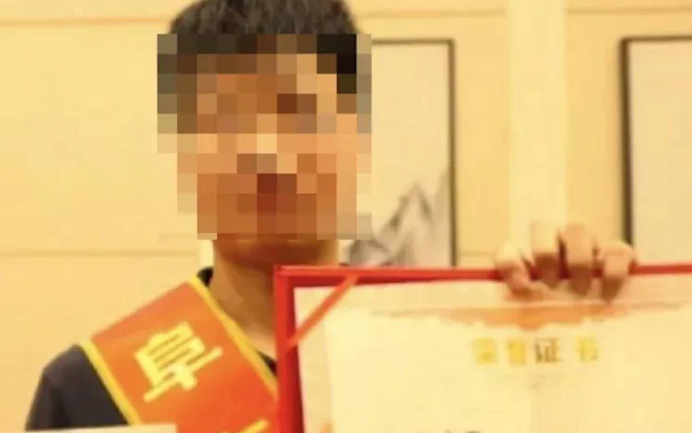 虐猫网红遭持刀狂砍，女嫌犯坠楼亡