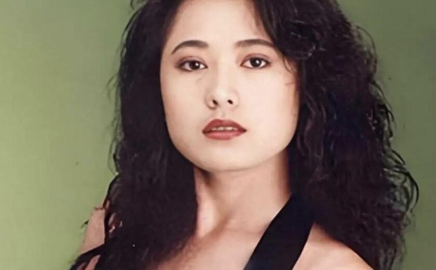 两次嫁入豪门都净身出户，她到底有多刚？