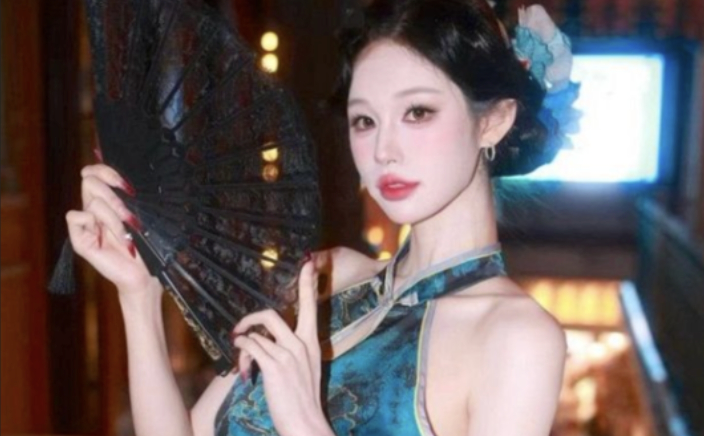 荒木茜羽晒旗袍照，自证不是AI美女