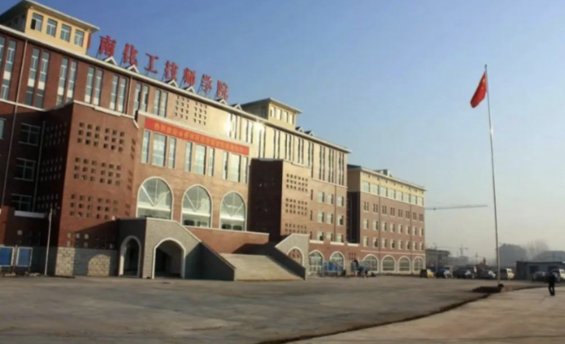 河南技校101名毕业生入职北京大学