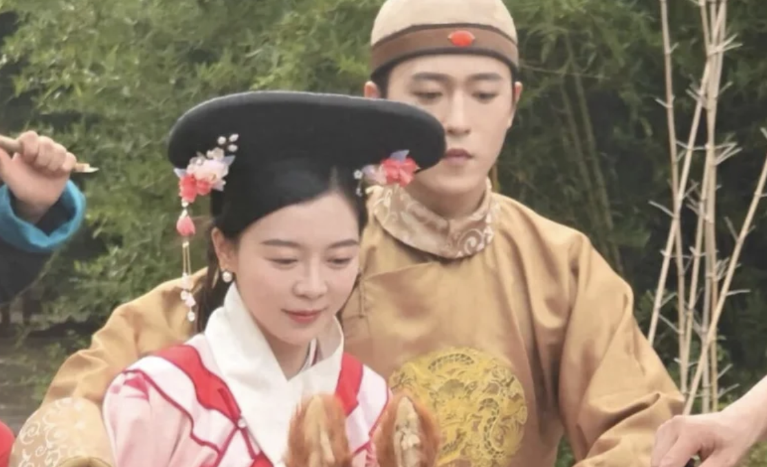 花218元全资进组的年轻人，在横店演爽了
