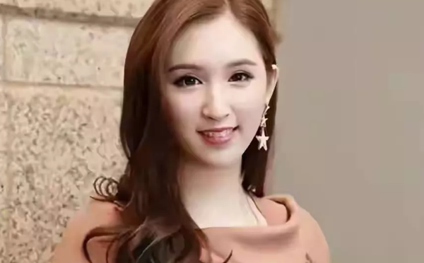 16岁成体操女神,25岁与干爹闹绯闻