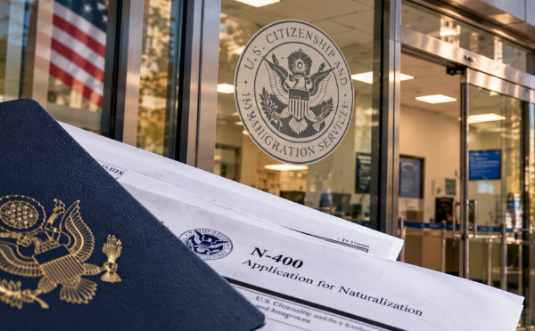 美国入籍申请积压超74万件