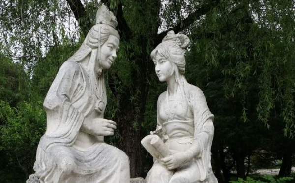 明孝陵偶遇宝黛：红楼梦在悼明吗？